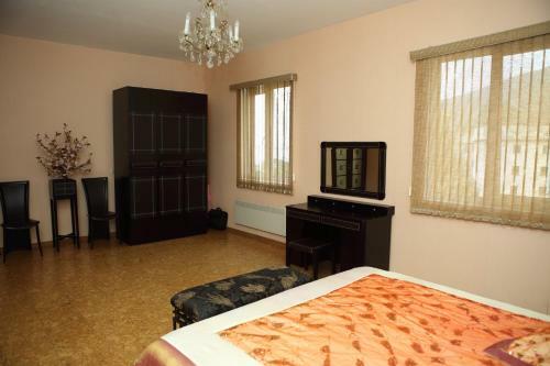 Hostal Mamzyshkha Guest House