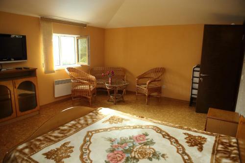 Hostal Mamzyshkha Guest House