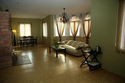 Hostal Mamzyshkha Guest House