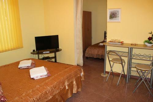 Hostal Emiliya Guest House