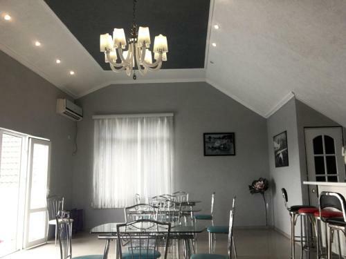 Hostal Emiliya Guest House