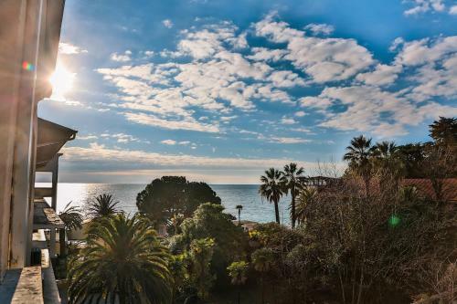 Old Gagra Hotel