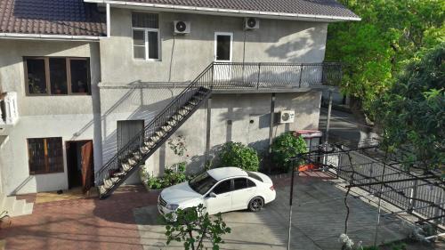 Hostal Guest House On Ardzinba 215