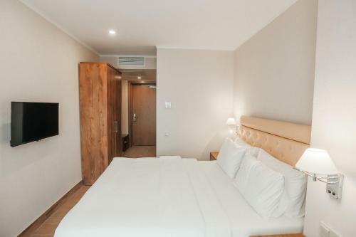 Amza Park Hotel