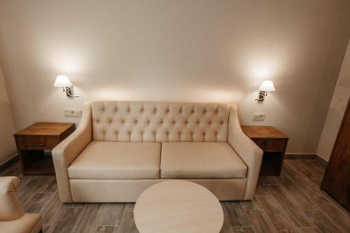 Amza Park Hotel