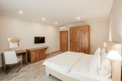 Amza Park Hotel