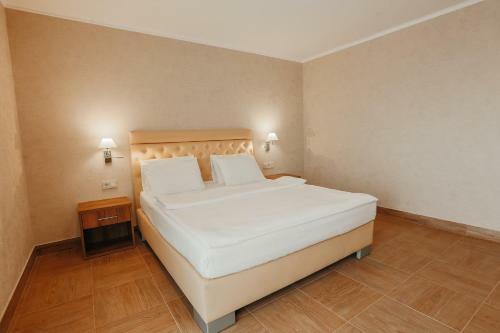 Amza Park Hotel