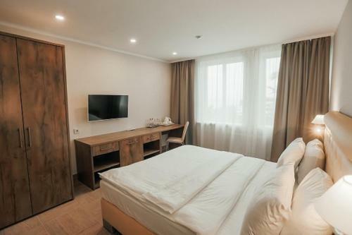 Amza Park Hotel