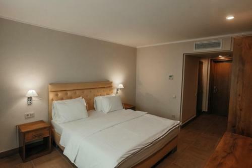 Amza Park Hotel