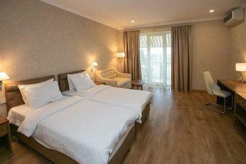 Amza Park Hotel