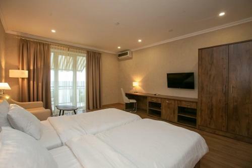Amza Park Hotel