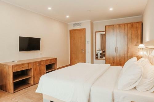 Amza Park Hotel