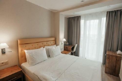 Amza Park Hotel