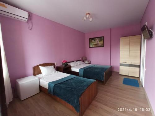 Hostal ???????