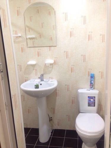 Hostal Uyut Guest House