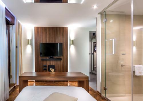 Onyx Luxury Apartments