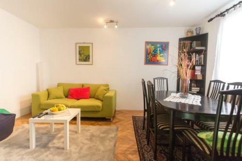Apartamento The Best Belgrade's House