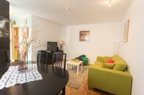 Apartamento The Best Belgrade's House