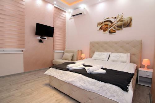 Lupino Apartments