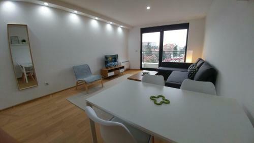 J&j Apartments