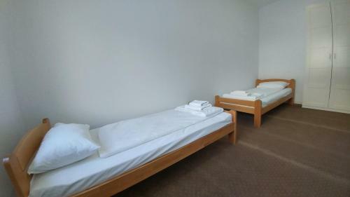 J&j Apartments