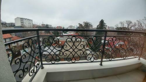 J&j Apartments