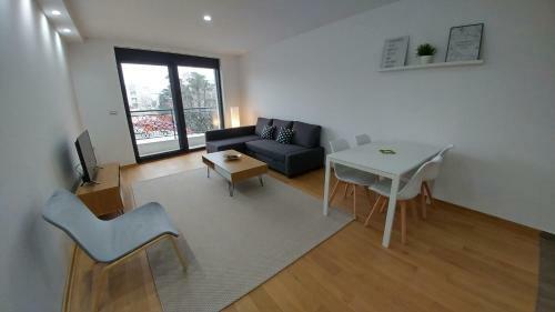 J&j Apartments