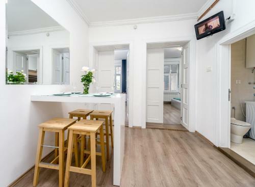 Ikar Apartments