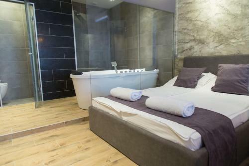 Hostal Empire Luxury Apartments