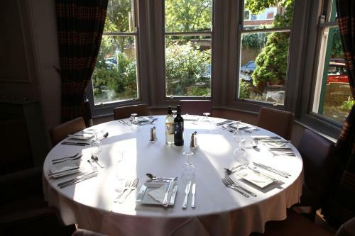 Wards Hotel & Restaurant