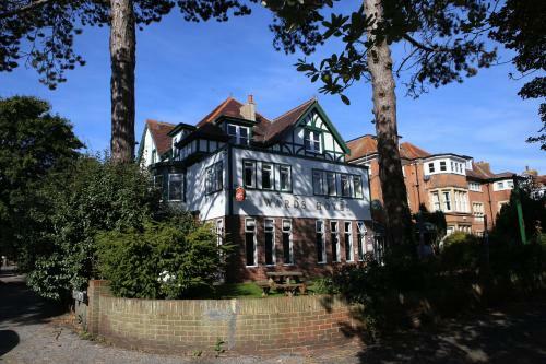 Wards Hotel & Restaurant