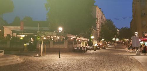 Nobles Apartment 4****