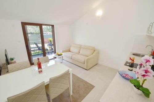 Nikola Lux Apartments