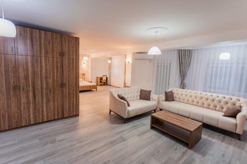 City Hotel