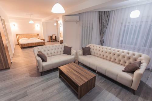 City Hotel
