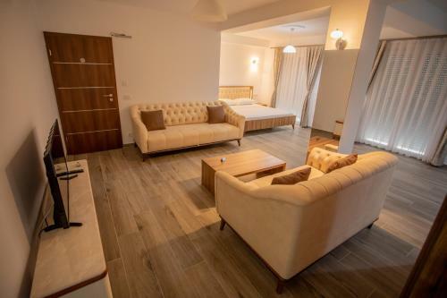 City Hotel