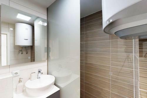 Lina - Prn, City Park Apartment