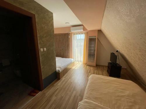 Hotel Pashtriku