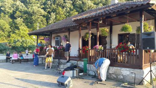 Hostal Nena & Rale Rooms