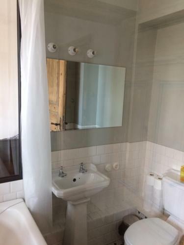 Sunrise Apartment In The Quiet Centre