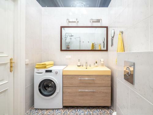 Design Meets Comfort - Prestigious City Center Apartment