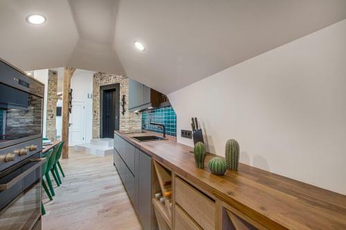 Apartamento Big Design Apt - Sleeps 12 - Best Location