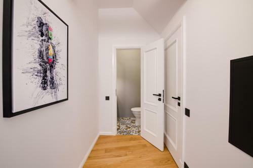 Apartamento Big Design Apt - Sleeps 12 - Best Location