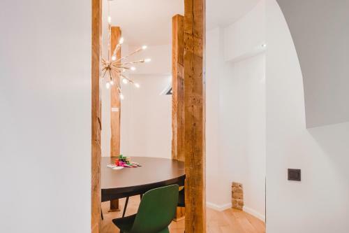 Apartamento Big Design Apt - Sleeps 12 - Best Location