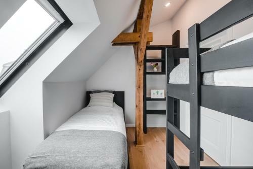 Apartamento Big Design Apt - Sleeps 12 - Best Location