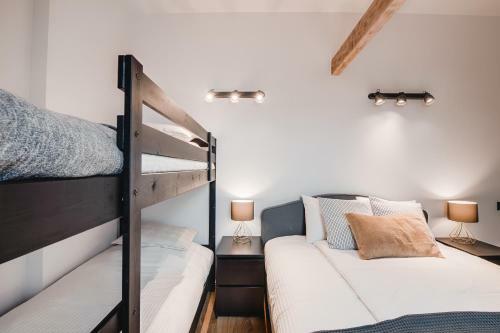 Apartamento Big Design Apt - Sleeps 12 - Best Location