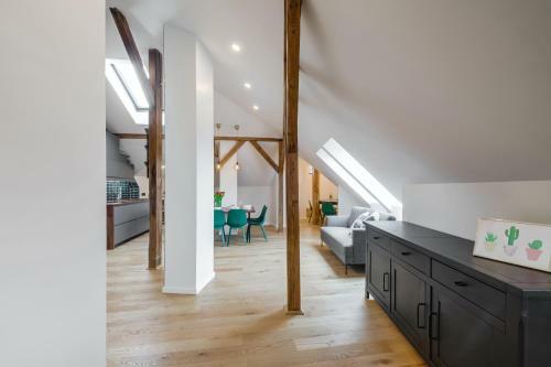 Apartamento Big Design Apt - Sleeps 12 - Best Location