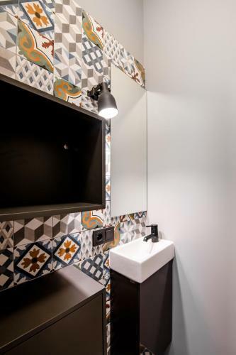 Apartamento Big Design Apt - Sleeps 12 - Best Location