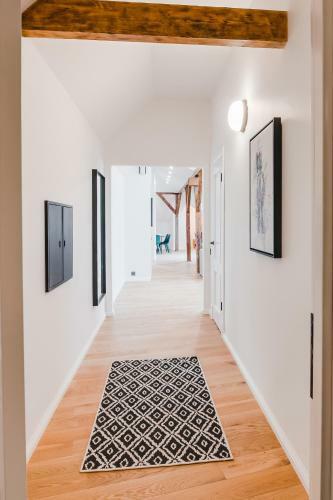 Apartamento Big Design Apt - Sleeps 12 - Best Location