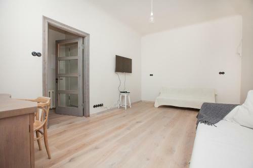 Ascetic Skolas Street Apartment